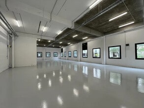 Light Industrial in Limonest to rent Interior Photo- Image 1 of 19