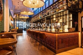 Retail in Barcelona, Barcelona to rent Interior Photo- Image 2 of 21