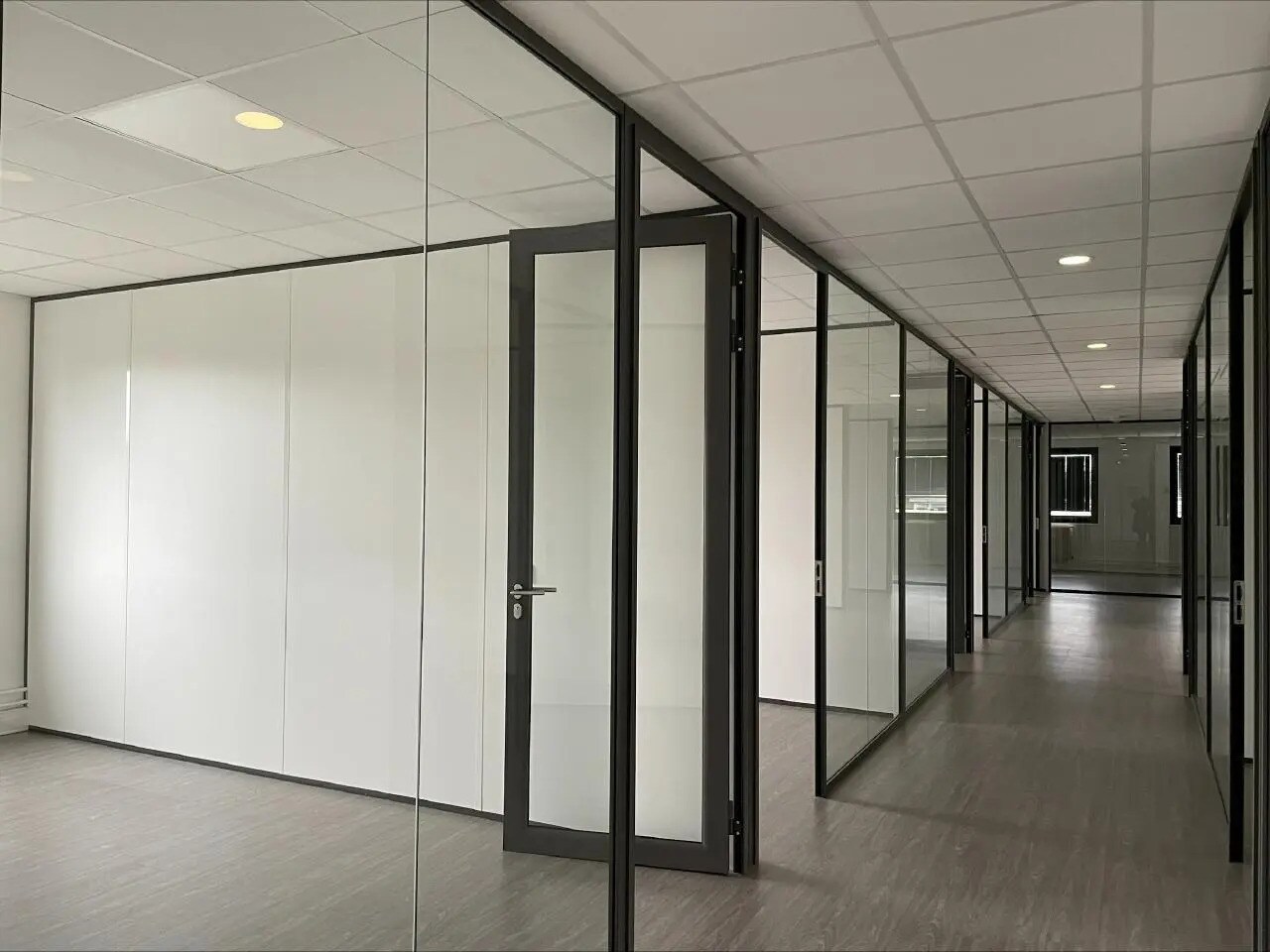 Light Industrial in Cergy to rent Interior Photo- Image 1 of 16