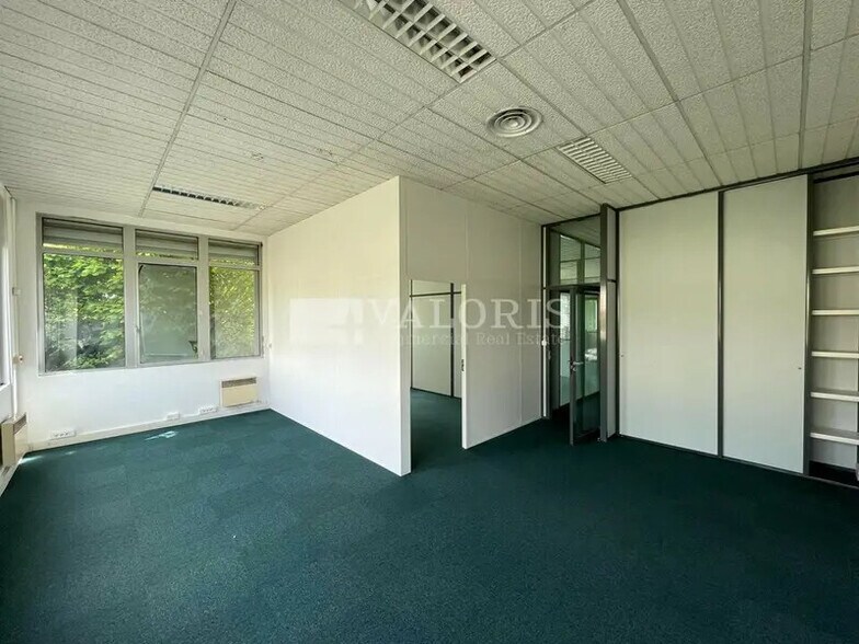46 Bis Chemin Du Vieux Moulin, Tassin-la-Demi-Lune to rent - Interior Photo - Image 3 of 13