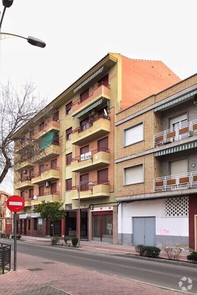 Avenida Pilar, 14, Torrijos, Toledo to rent - Building Photo - Image 2 of 2