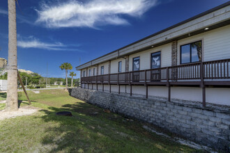 305 Skyline Dr, Lady Lake, FL for rent Building Photo- Image 2 of 28