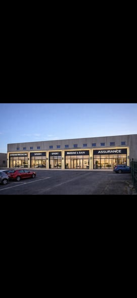 Industrial in Le Pontet for sale - Primary Photo - Image 1 of 3
