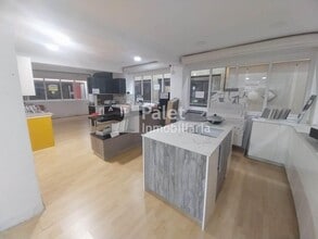 Retail in Barcelona, Barcelona to rent Interior Photo- Image 2 of 7
