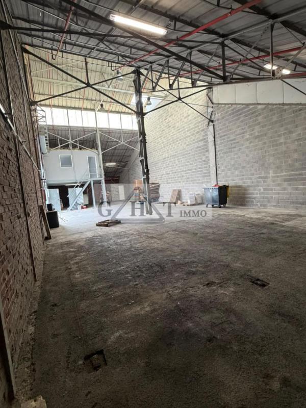 Industrial in Persan to rent Interior Photo- Image 1 of 4