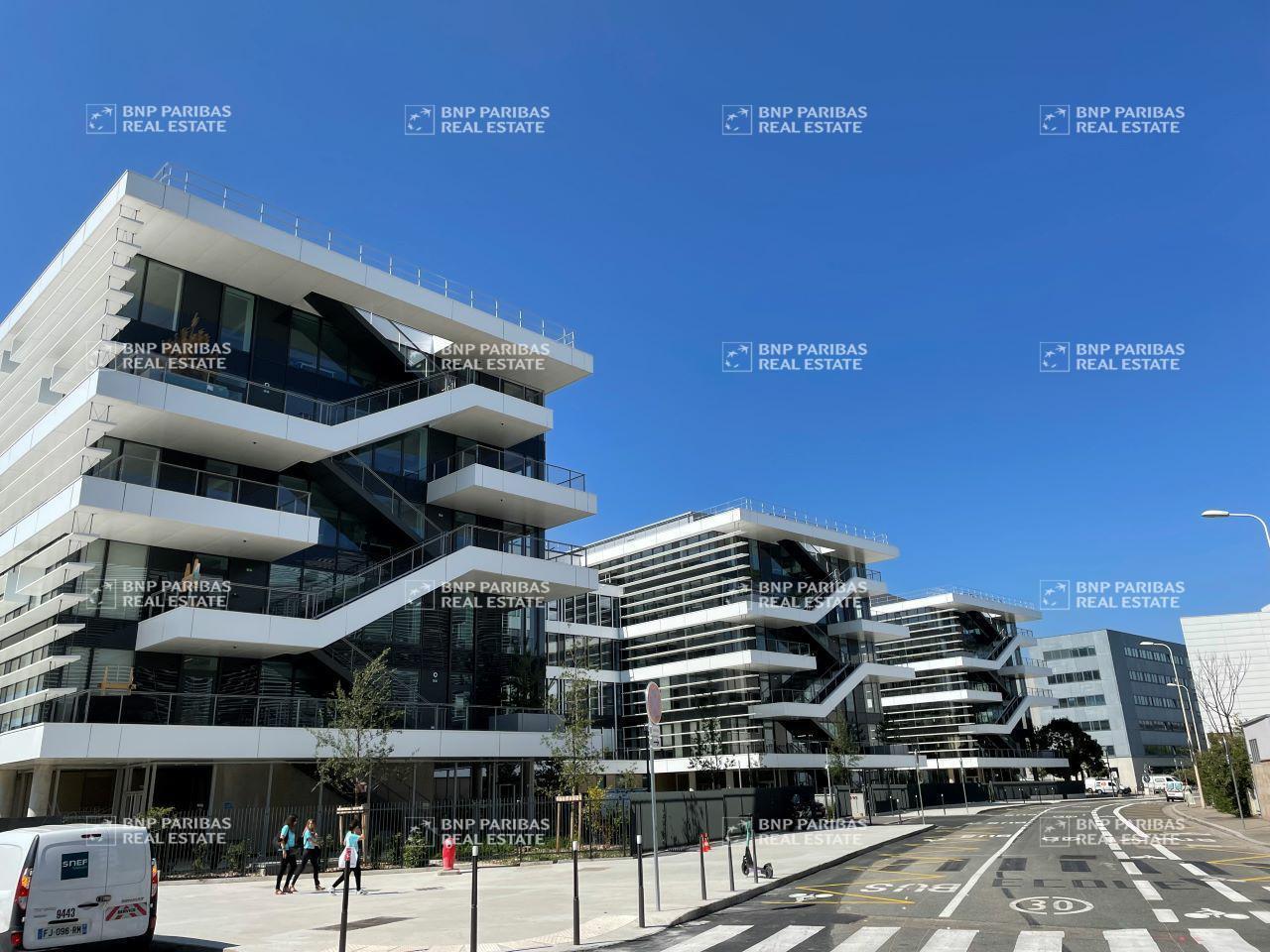 Office in Lyon to rent Building Photo- Image 1 of 33