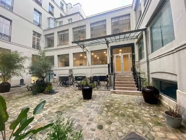 Light Industrial in Paris to rent Building Photo- Image 1 of 15