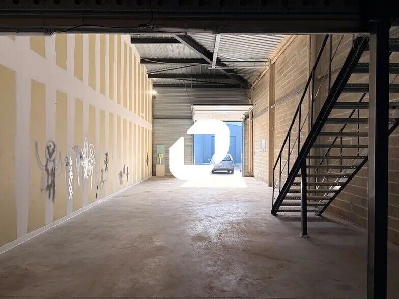 Light Industrial in Mérignac to rent - Interior Photo - Image 3 of 8