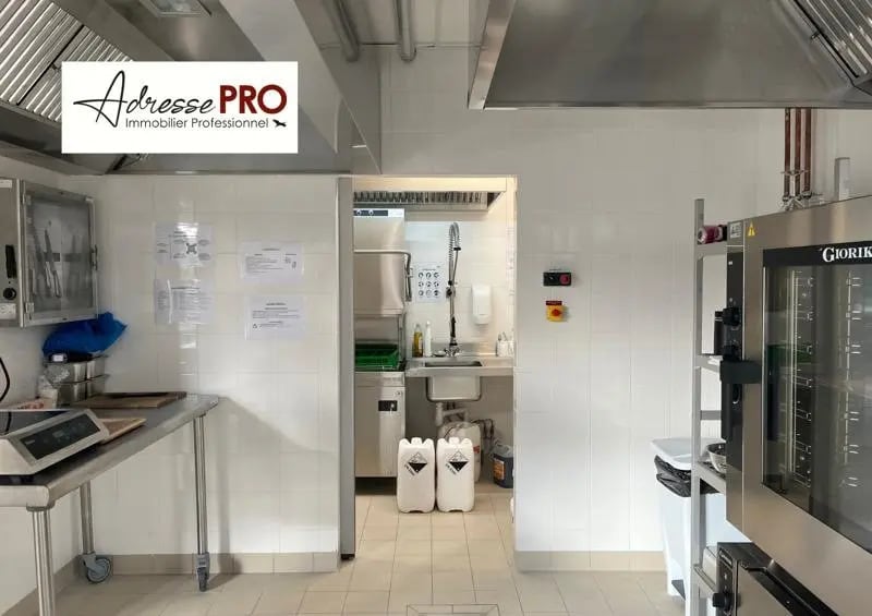 Location Commerce 180 m² - Photo 1