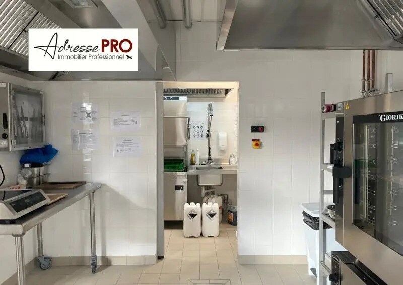 Retail in Bordeaux to rent Interior Photo- Image 1 of 3