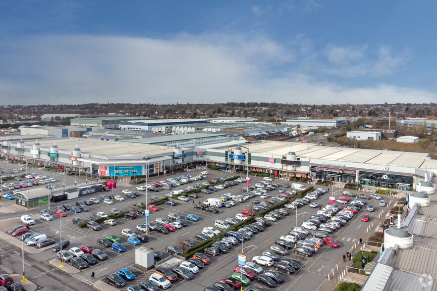 Fort Pky, Birmingham to rent - Primary Photo - Image 1 of 11