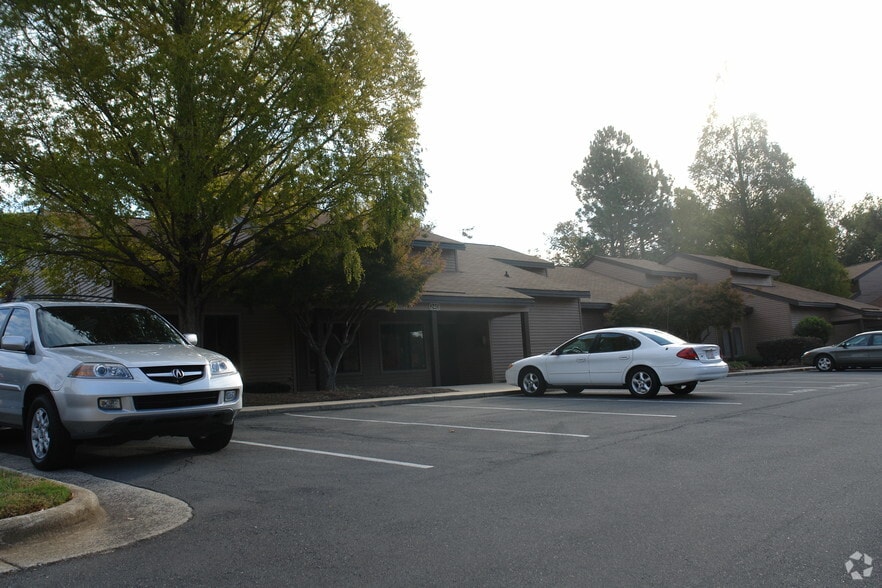 3703 Latrobe Dr, Charlotte, NC to rent - Primary Photo - Image 3 of 5