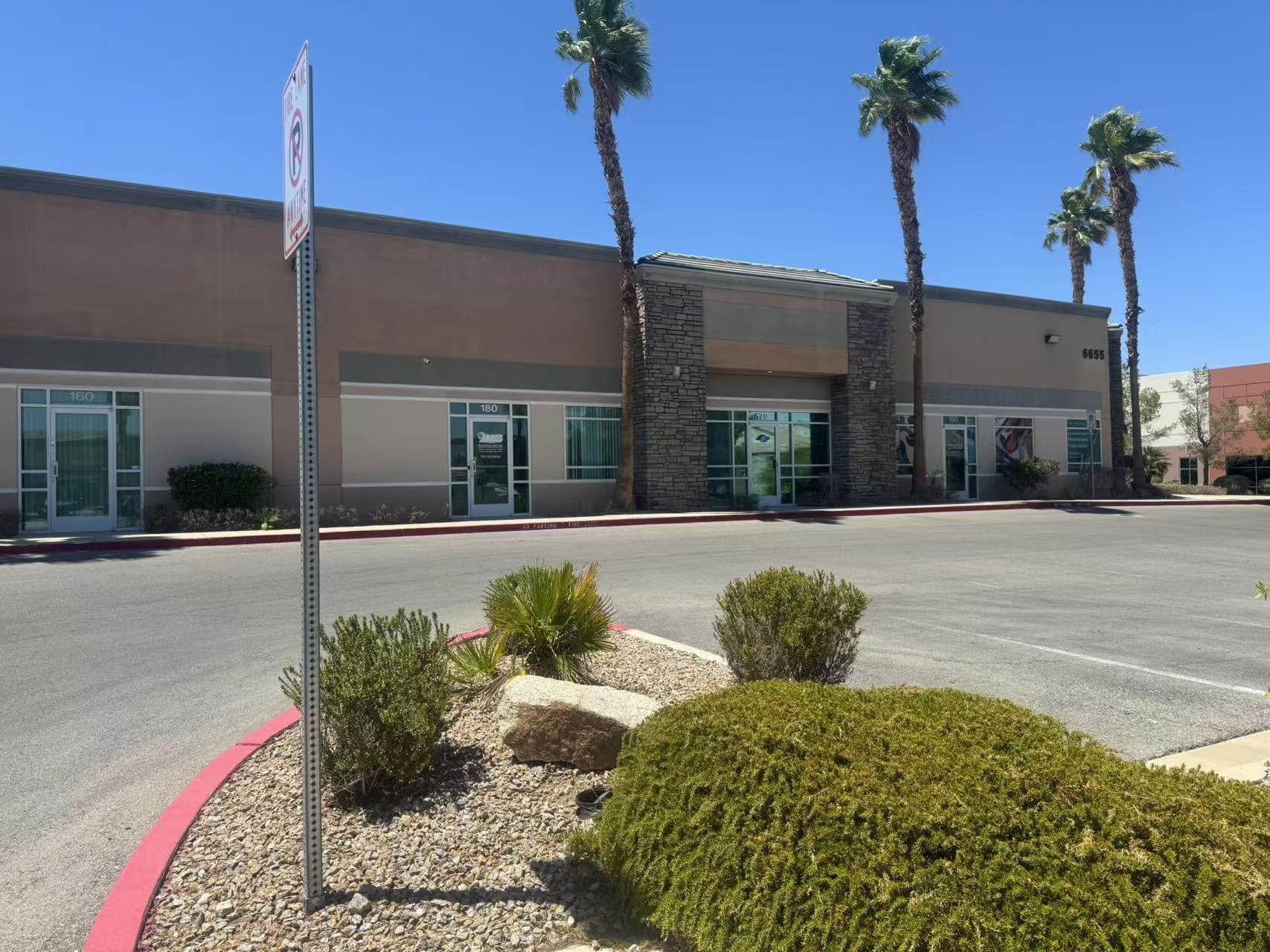 6635 S Tenaya Way, Las Vegas, NV to rent Interior Photo- Image 1 of 10