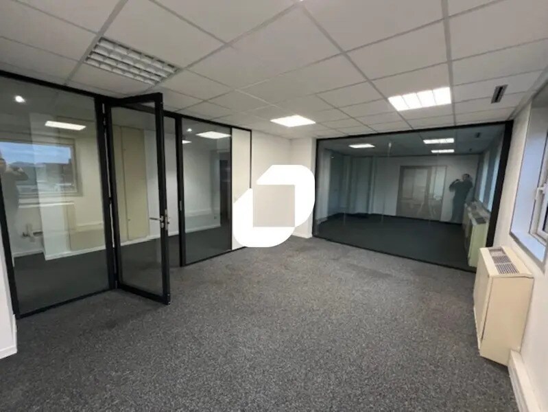 Office in Noisy-le-Grand for sale Interior Photo- Image 1 of 13