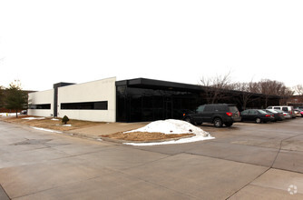 1031 Office Park Rd, West Des Moines, IA for rent Building Photo- Image 1 of 21