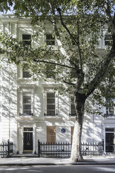 4 Bloomsbury Pl, London to rent - Building Photo - Image 2 of 18