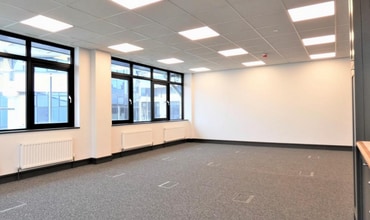 1-7 Ryan Dr, Brentford to rent Interior Photo- Image 2 of 3