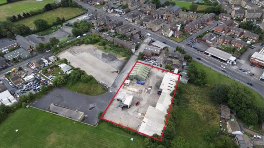 108 Halifax Rd, Dewsbury for sale - Building Photo - Image 1 of 2