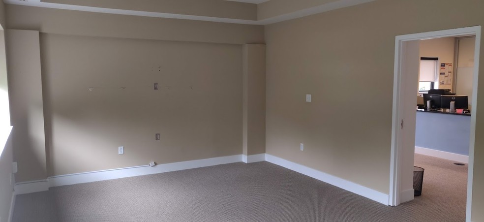 6803 Whittier Ave, McLean, VA to rent - Building Photo - Image 3 of 5