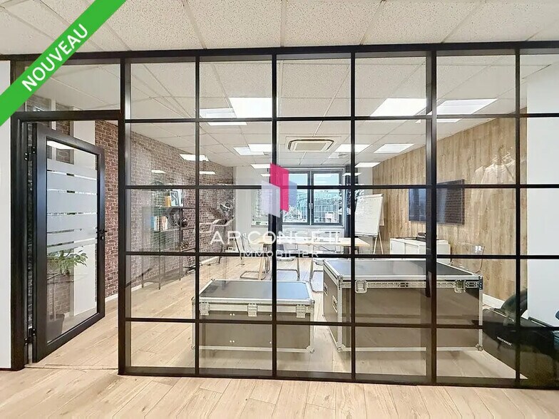 Office in Saint-Germain-en-Laye to rent - Interior Photo - Image 2 of 4