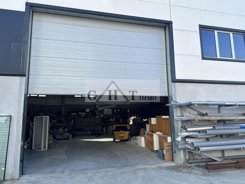 Industrial in Courtry to rent - Building Photo - Image 2 of 3