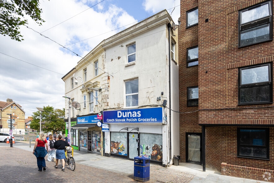 56 Guildhall St, Folkestone to rent - Primary Photo - Image 1 of 2