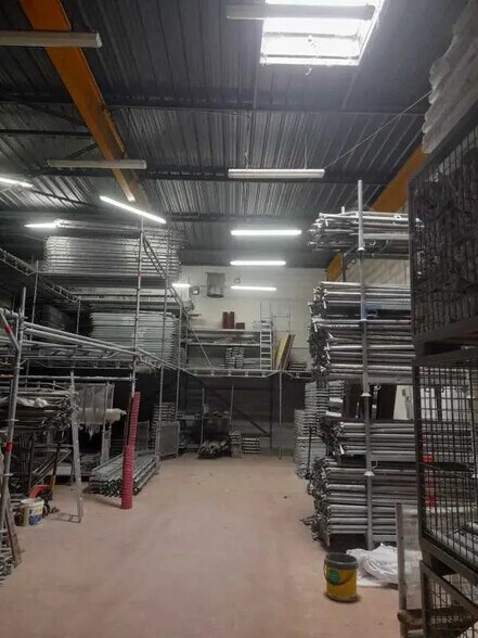 Light Industrial in Bobigny to rent - Interior Photo - Image 3 of 7