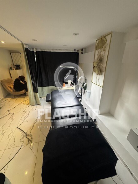 Retail in Paris to rent - Building Photo - Image 3 of 4