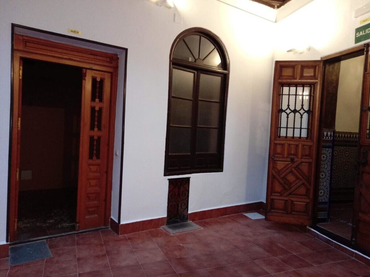 Toledo, TOL 45001 -  -  - Interior Photo - Image 1 of 9