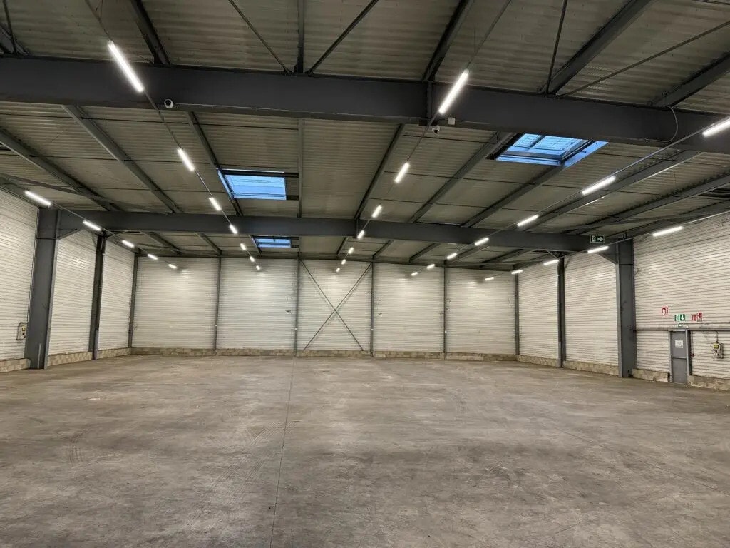 Location Local d'activités 1 110 m² - Photo 1