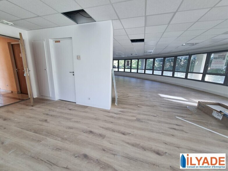 Office in Aix-en-Provence for sale - Interior Photo - Image 2 of 9