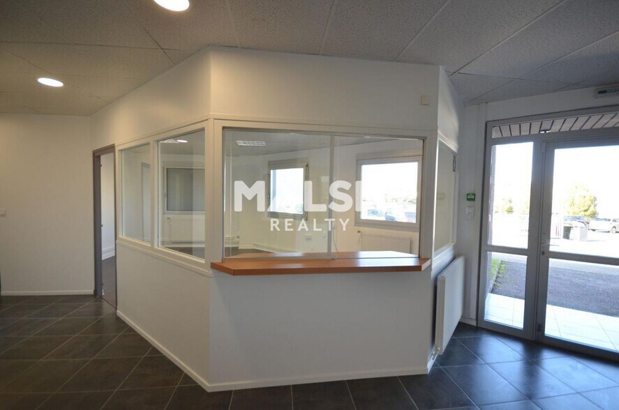 Office in Rillieux-la-Pape to rent - Interior Photo - Image 3 of 6