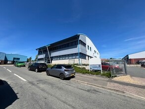 30 Wharfedale Rd, Ipswich to rent Building Photo- Image 1 of 4