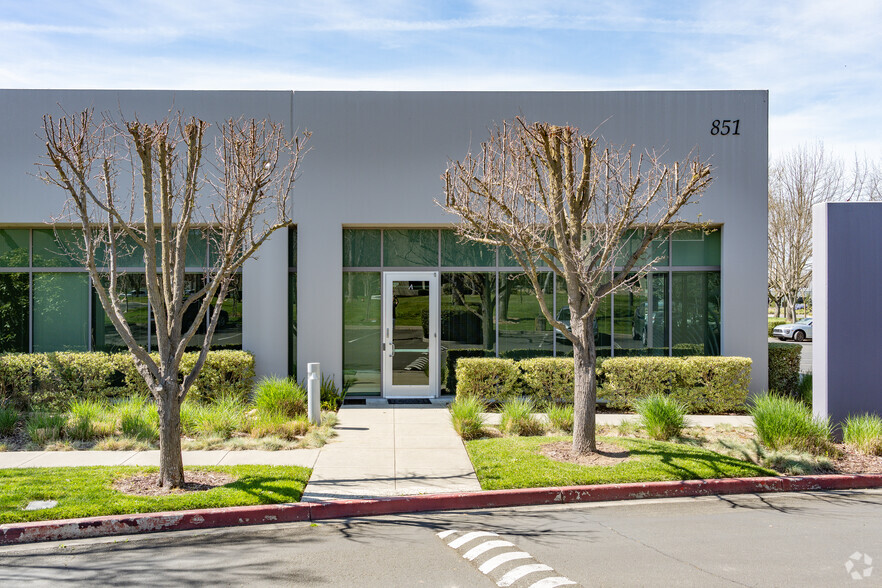 851 Napa Valley Corporate Way, Napa, CA for rent - Building Photo - Image 3 of 11