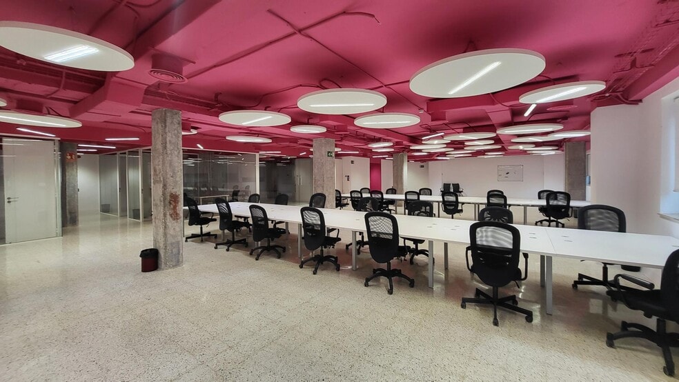 Office in Madrid, Madrid to rent - Building Photo - Image 3 of 3