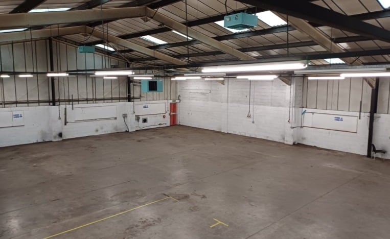 Haxter Clos, Roborough to rent Interior Photo- Image 1 of 6