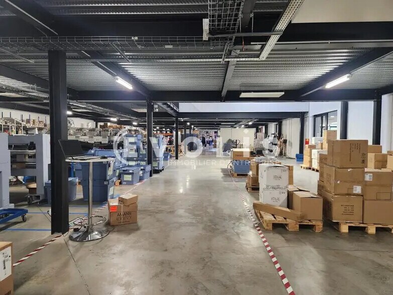 Light Industrial in Villeurbanne to rent - Interior Photo - Image 2 of 11