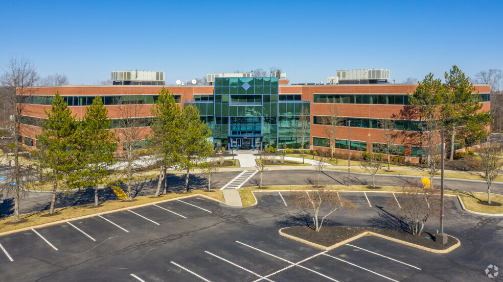 100 Crossing Blvd, Framingham, MA for rent - Building Photo - Image 2 of 23