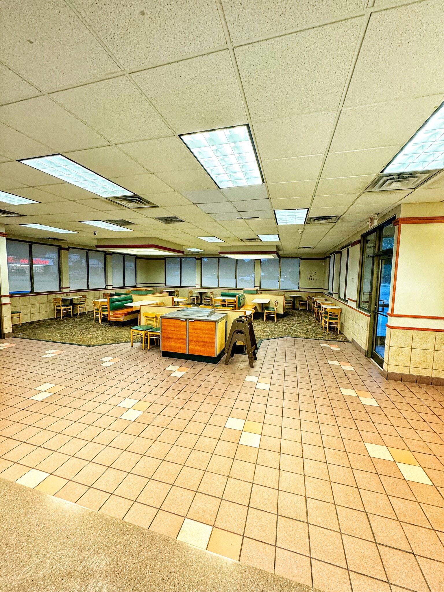 3957-3985 Cottage Hill Rd, Mobile, AL to rent Interior Photo- Image 1 of 9