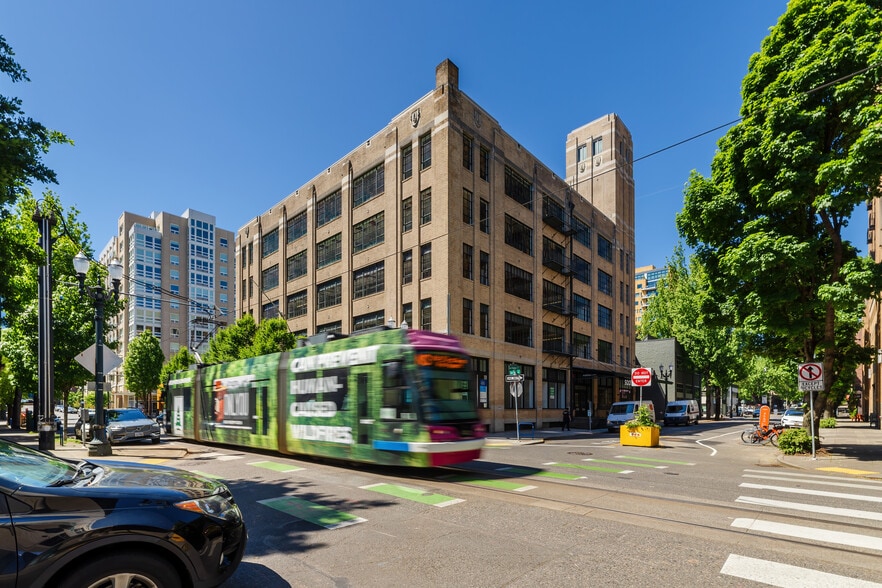1010 NW Flanders St, Portland, OR to rent - Building Photo - Image 3 of 6