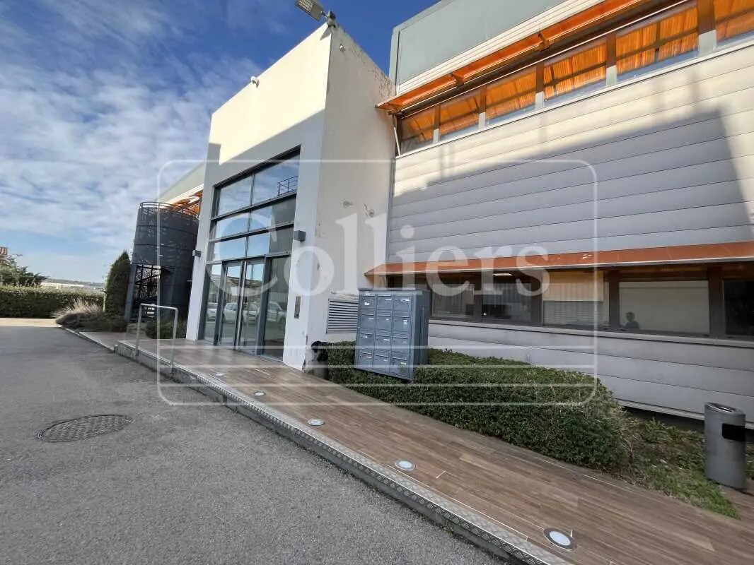 Office in Aix-en-Provence to rent Building Photo- Image 1 of 2