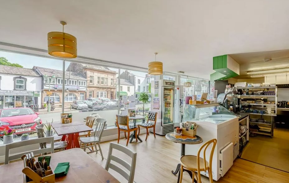 17 Front St, Brampton for sale - Interior Photo - Image 3 of 32