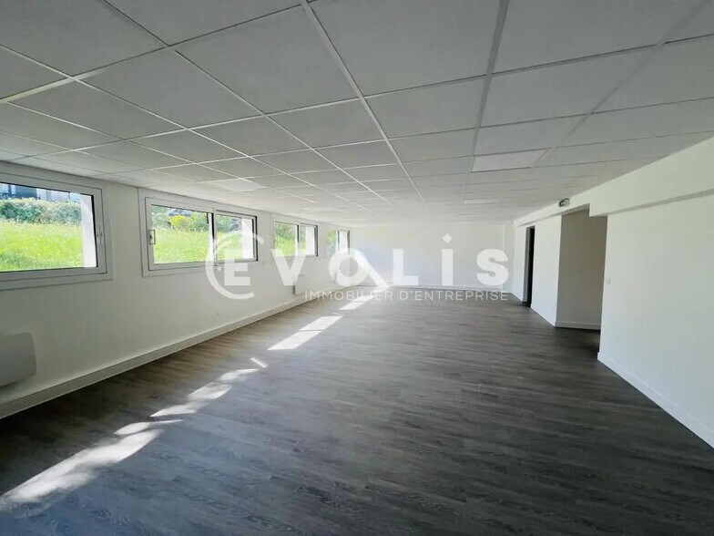 Office in Maisons-Alfort to rent - Building Photo - Image 2 of 11