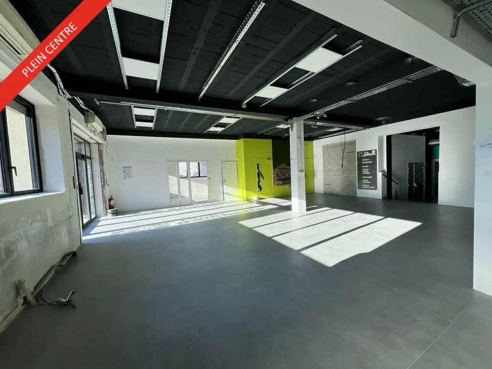 Location Bureaux 339 m² - Photo 1