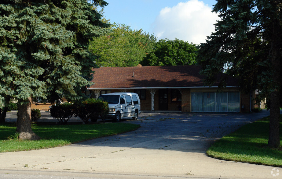 3433 Navarre Ave, Oregon, OH for sale - Primary Photo - Image 1 of 1