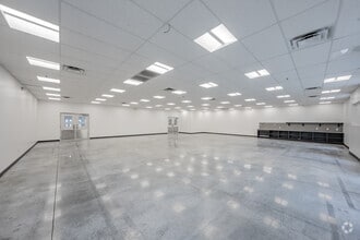 6422 E Campus Dr, San Antonio, TX to rent Interior Photo- Image 1 of 18