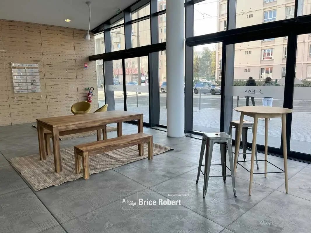 Office in Lyon to rent Lobby- Image 1 of 6