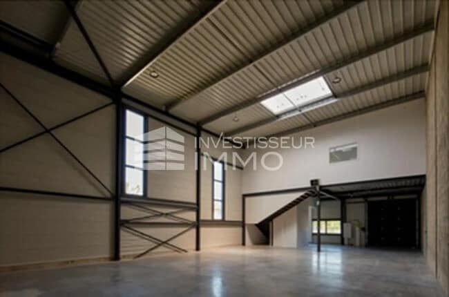 Location Local d'activités 292 m²