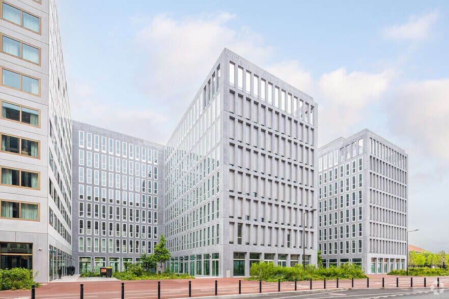 2 Rue Des Fillettes, Aubervilliers to rent - Building Photo - Image 2 of 5