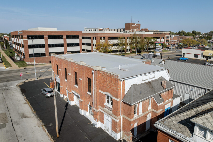 900 Broadway St, Quincy, IL for sale - Building Photo - Image 3 of 38